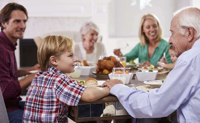 grandparents-eating-with-grandchildren